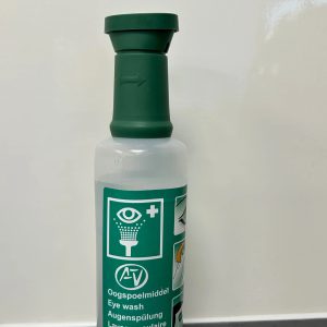 Fles met oogdouche voor spoeling