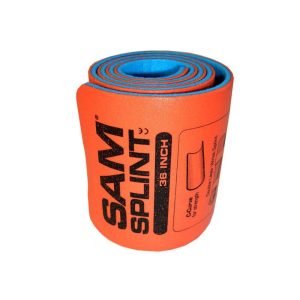 Opgerolde oranje spalk voor noodhulp en revalidatie.